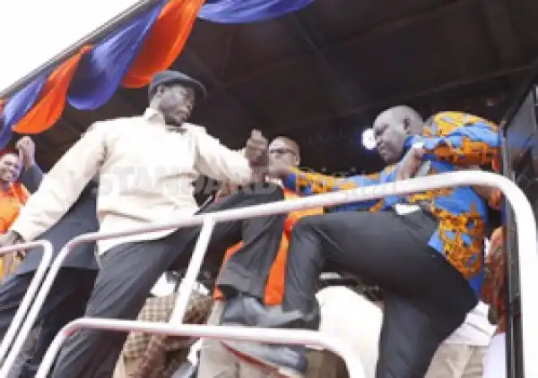 Kenyan Governor Awiti and lawmaker Oyugi dig it out at a rally